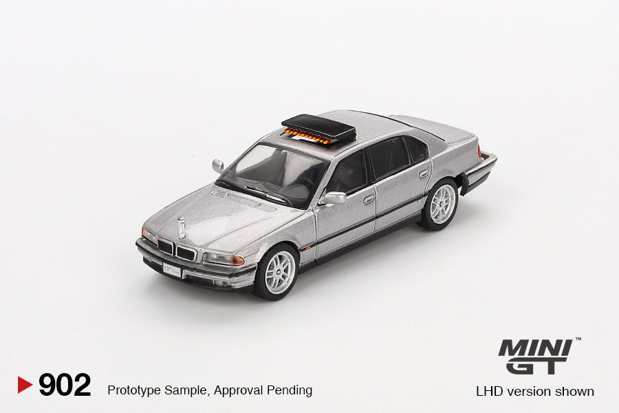 Mini GT 1:64 BMW 750iL James Bond 007 Tomorrow Never Dies, English LHD - BLISTER PACKAGING - MGT00902-007E