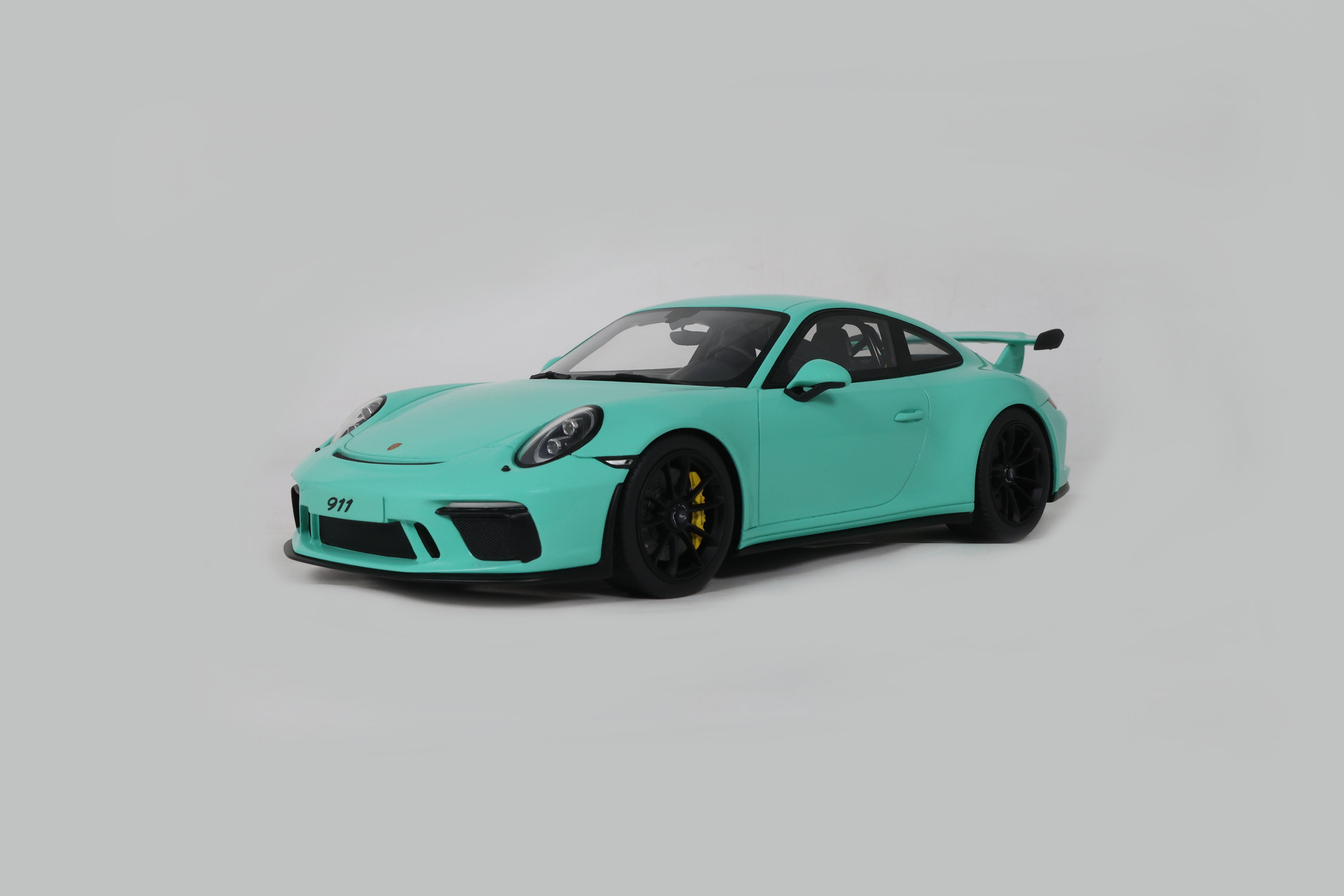 GT Spirit 1:18 Scale Resin,  2018 PORSCHE 911 [991.2]  GT3, GREEN - GT550