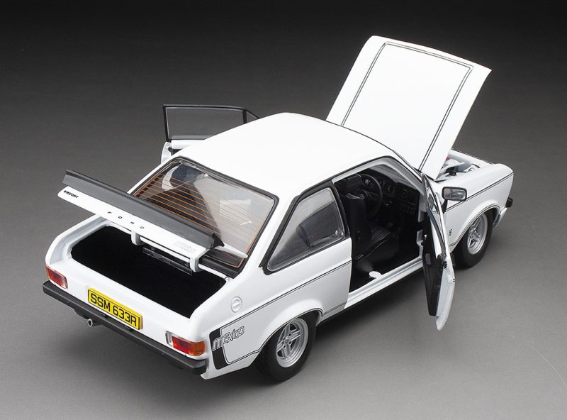 SUNSTAR 1:18 Scale Ford Escort Mk2 Mexico in White (RHD)