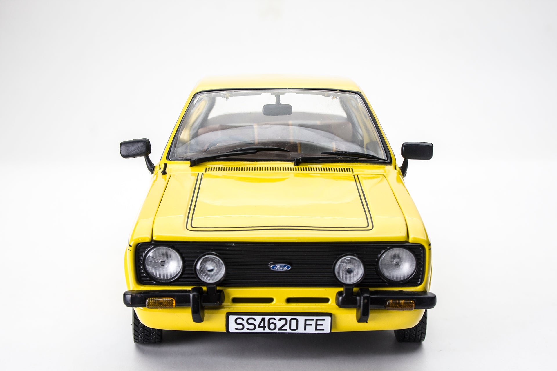 SUNSTAR 1:18 Scale Ford Escort Mk2 1600 Sport in Yellow