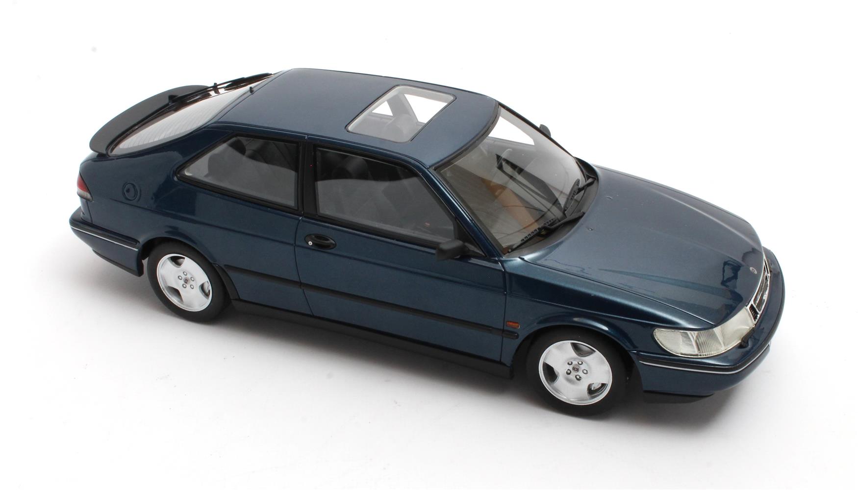 CULT 1:18 Scale 1994 SAAB 900 SE Turbo, Blue Metallic - CML190-1