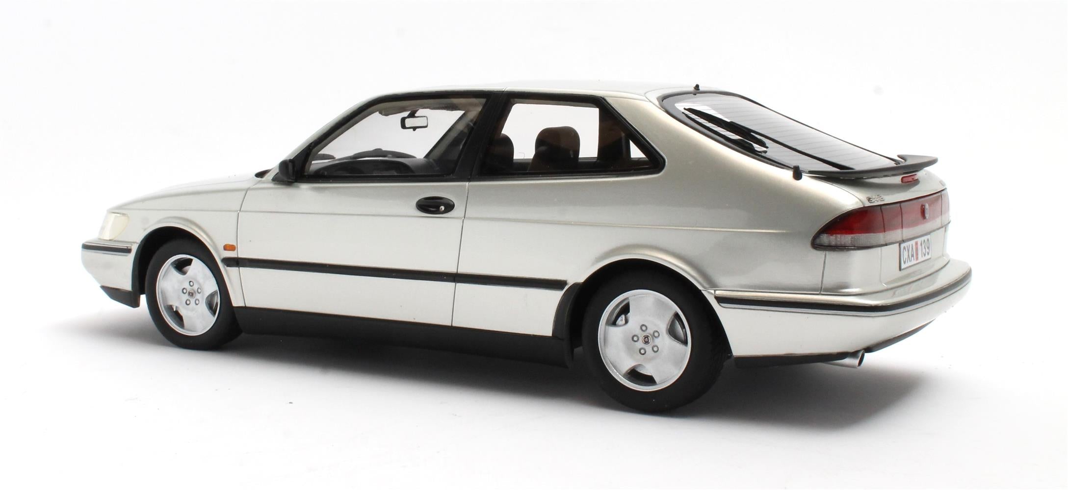 CULT 1:18 Scale 1994 SAAB 900 SE Turbo, Silver - CML190-2