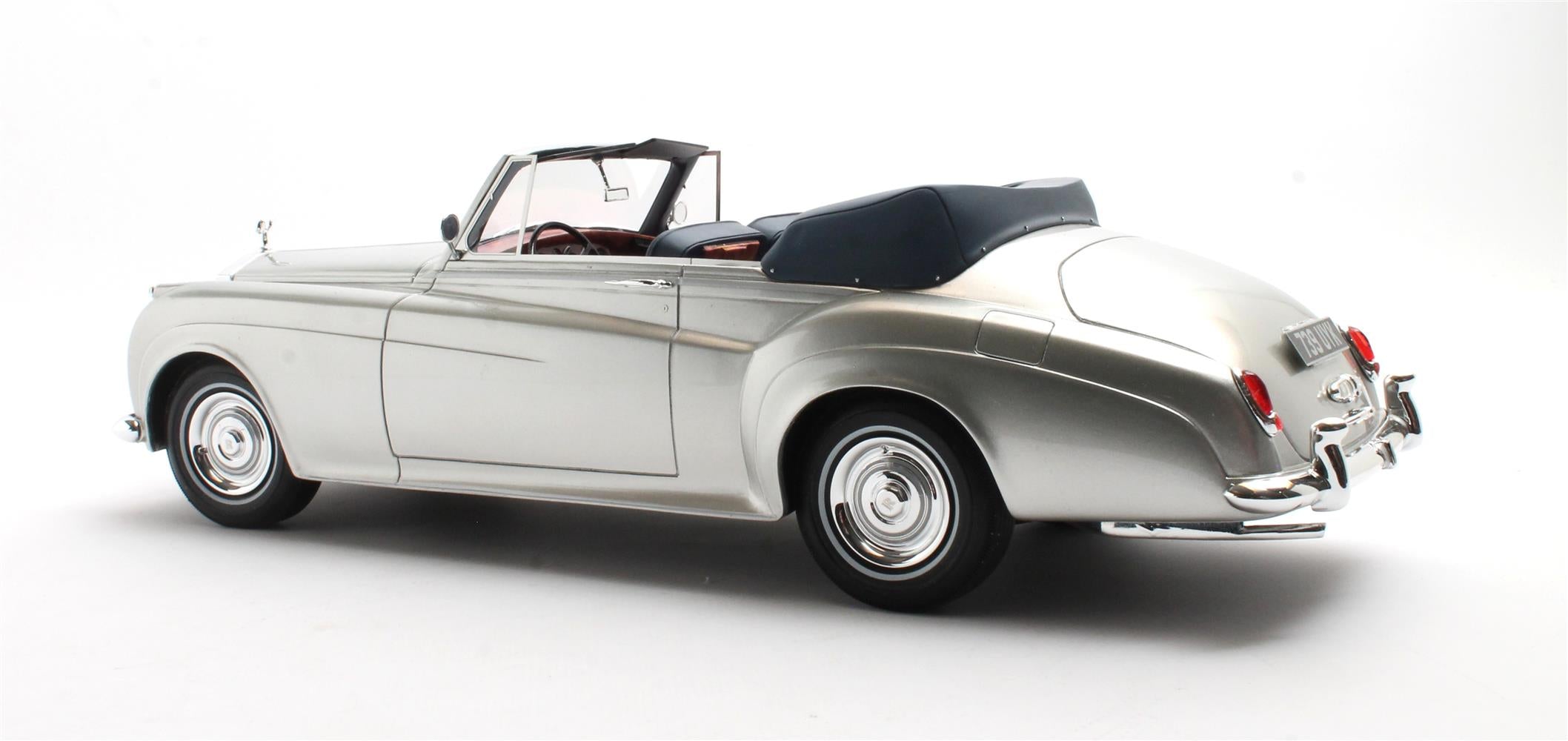 CULT 1:18 Resin - 1960 Rolls Royce Silver Cloud DHC, Grey  - CML105-1
