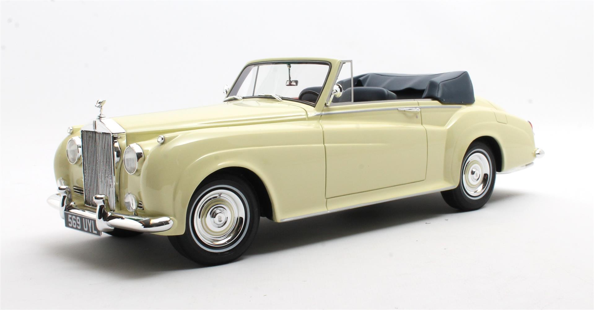 CULT 1:18 Resin - 1960 Rolls Royce Silver Cloud DHC, Ivory - CML105-2
