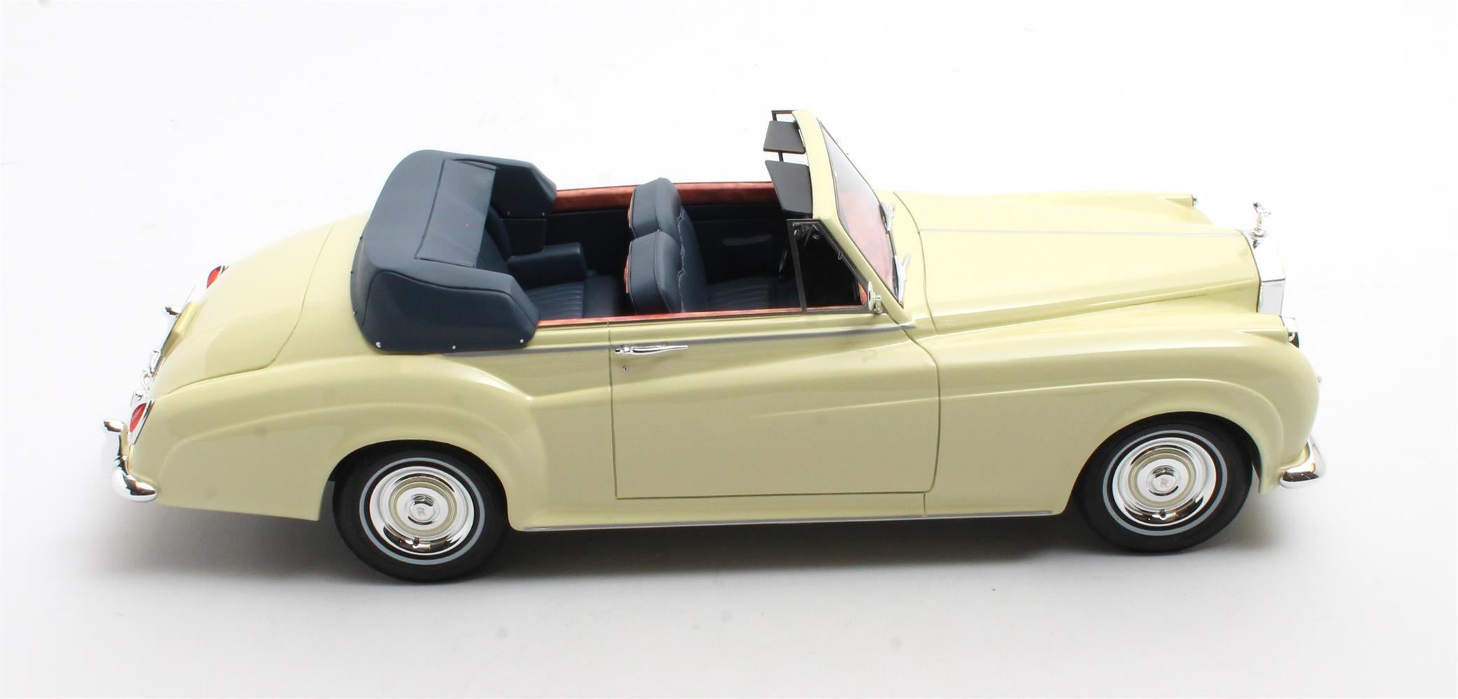 CULT 1:18 Resin - 1960 Rolls Royce Silver Cloud DHC, Ivory - CML105-2