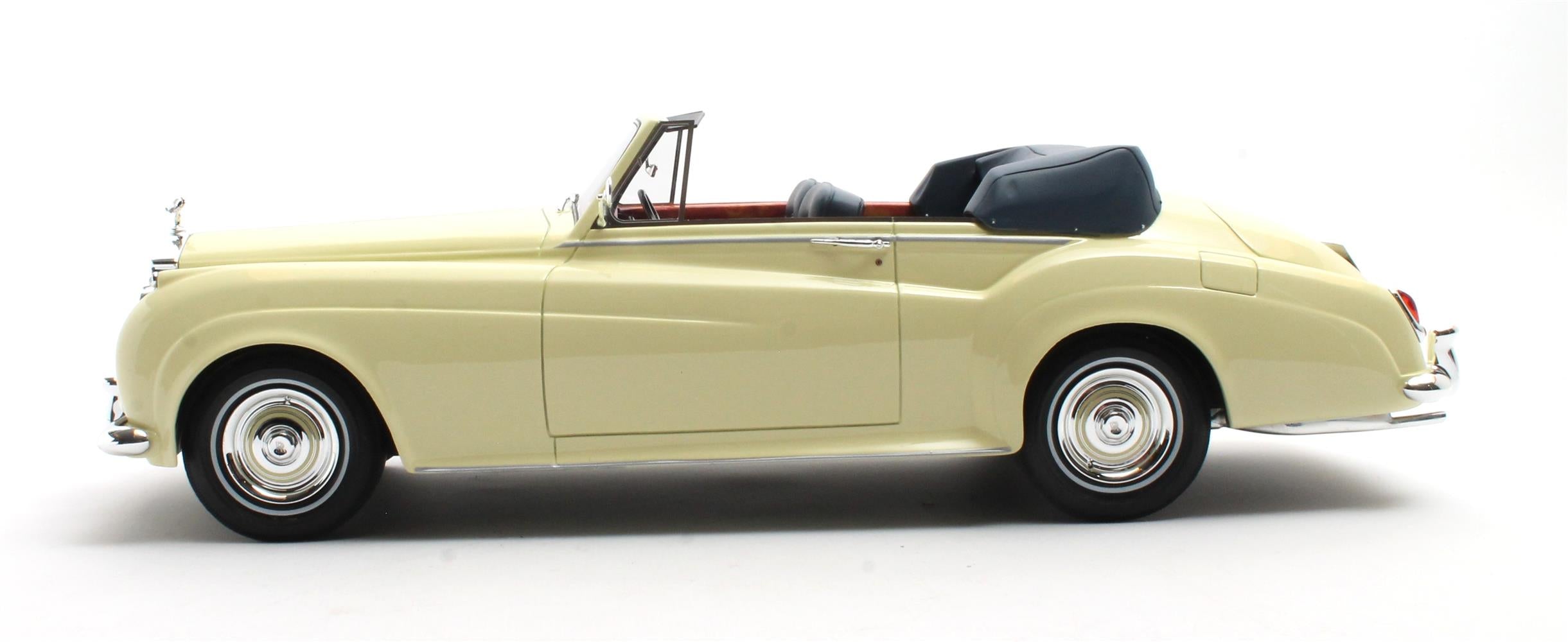 CULT 1:18 Resin - 1960 Rolls Royce Silver Cloud DHC, Ivory - CML105-2