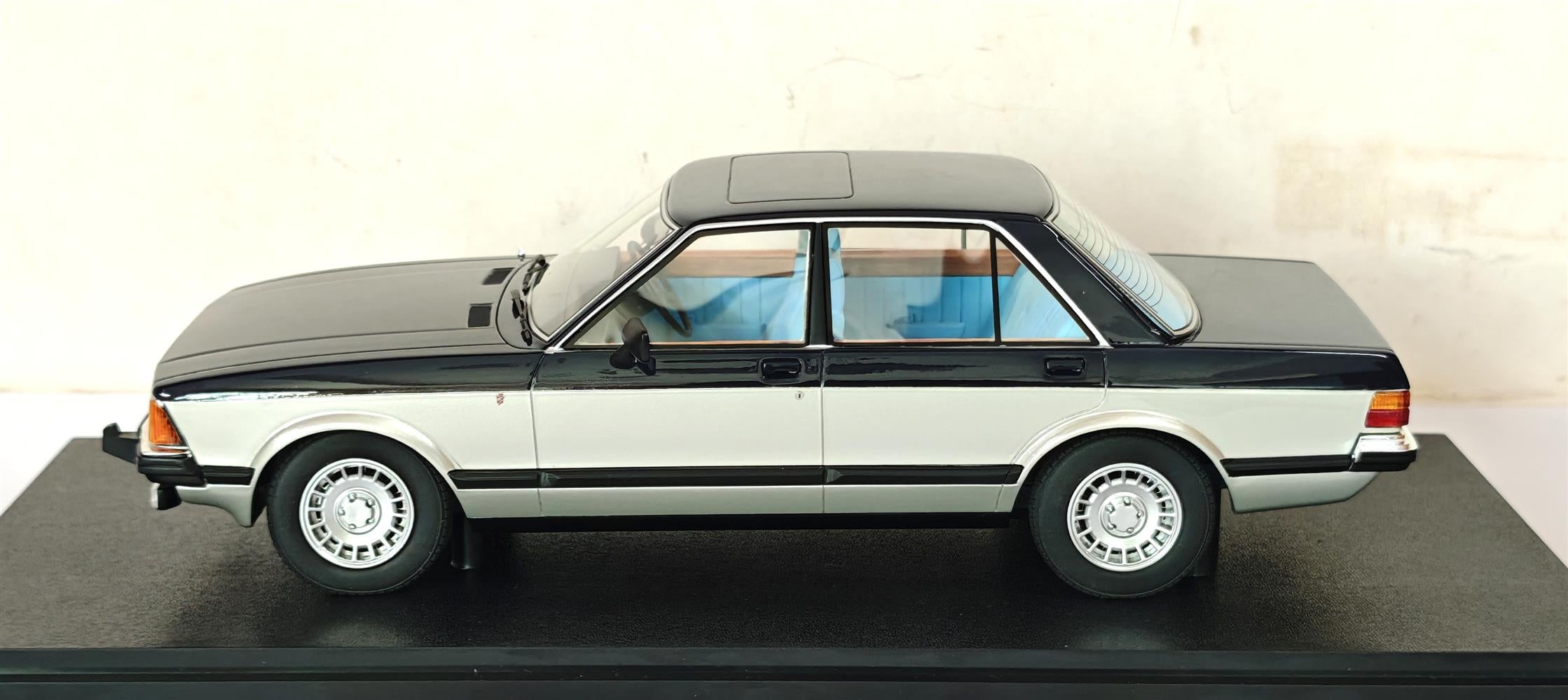 CULT 1:18 Scale Model 1979 Ford Granada 2.8 Ghia Sapphire - Blue/Silver - CML133-6