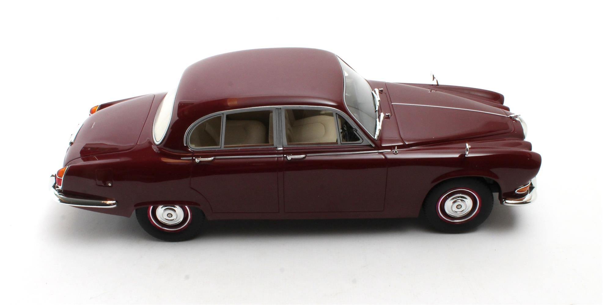 CULT 1:18 Scale 1966-69 Jaguar 420 - Regency Red  - CML289-1