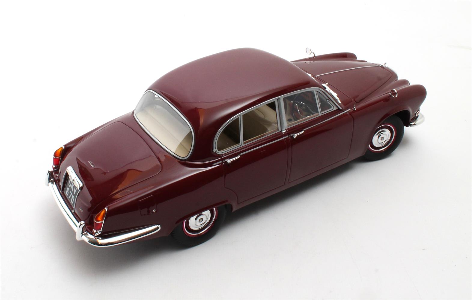 CULT 1:18 Scale 1966-69 Jaguar 420 - Regency Red  - CML289-1