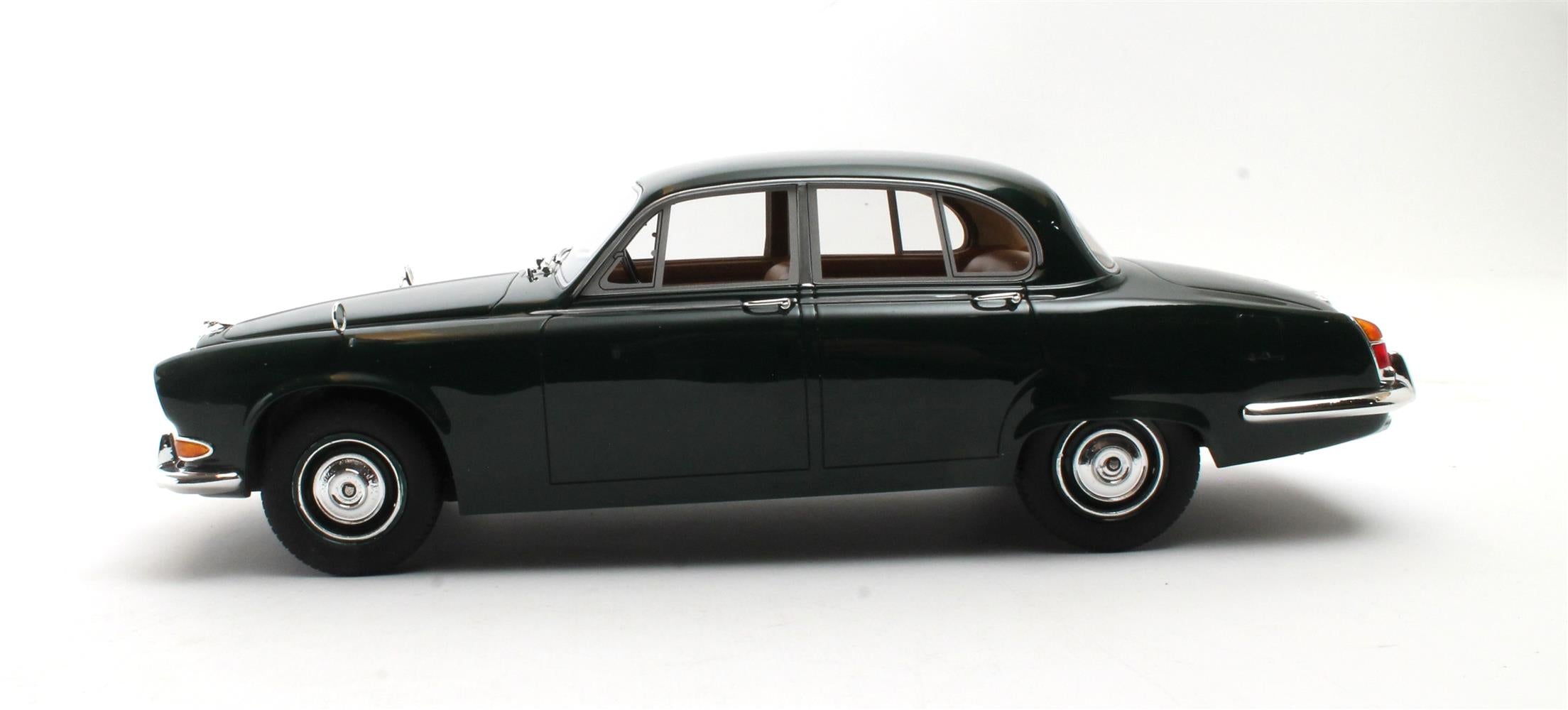 CULT 1:18 Scale 1966-69 Jaguar 420 - British Racing Green  - CML289-2