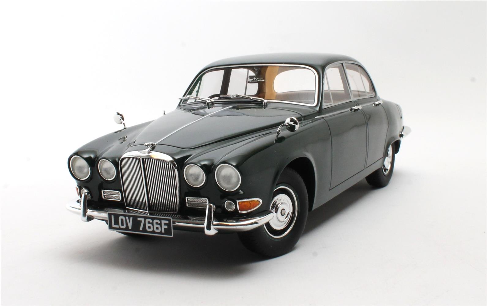 CULT 1:18 Scale 1966-69 Jaguar 420 - British Racing Green  - CML289-2