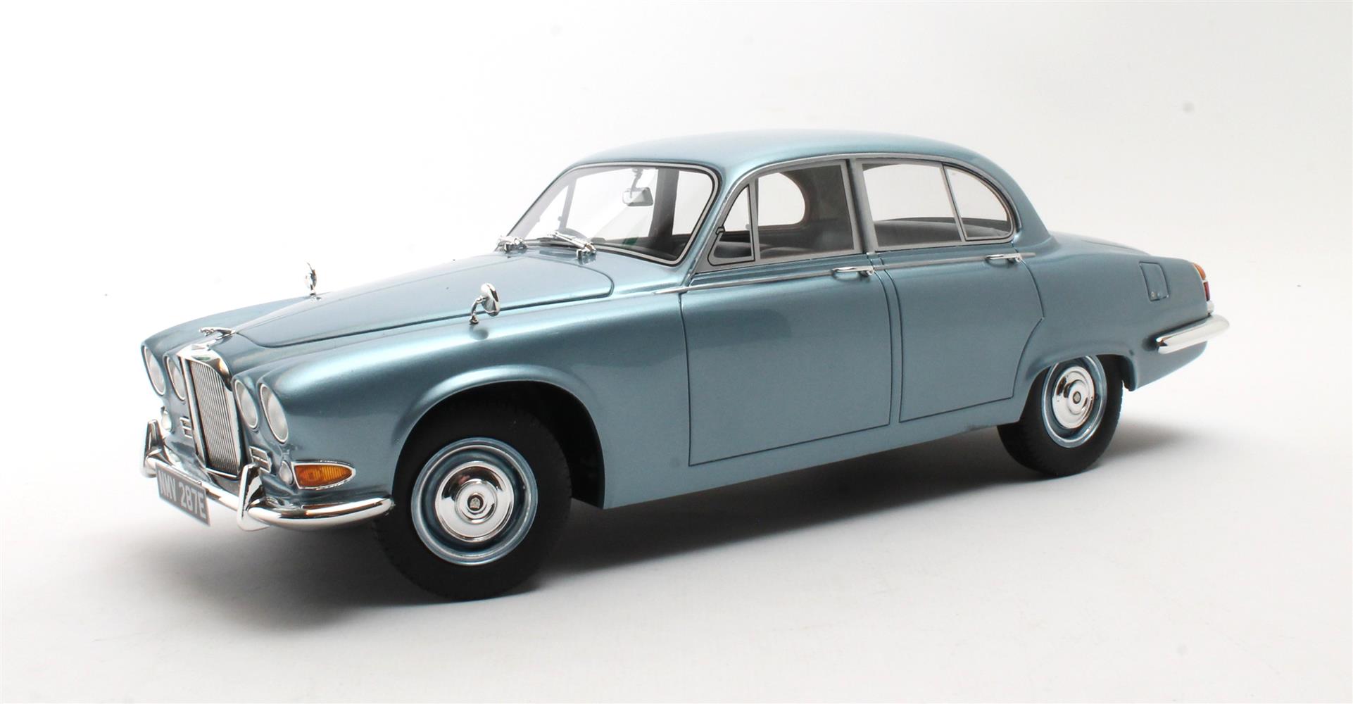 CULT 1:18 Scale 1966-69 Jaguar 420 - Silver Blue Metallic  - CML289-3