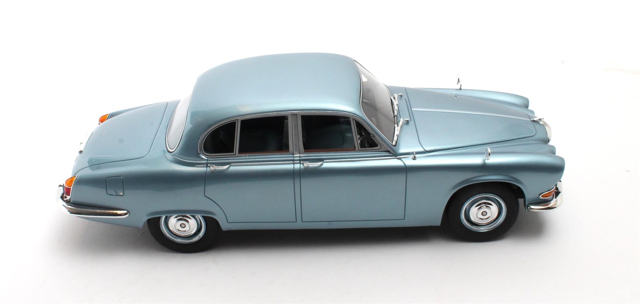 CULT 1:18 Scale 1966-69 Jaguar 420 - Silver Blue Metallic  - CML289-3