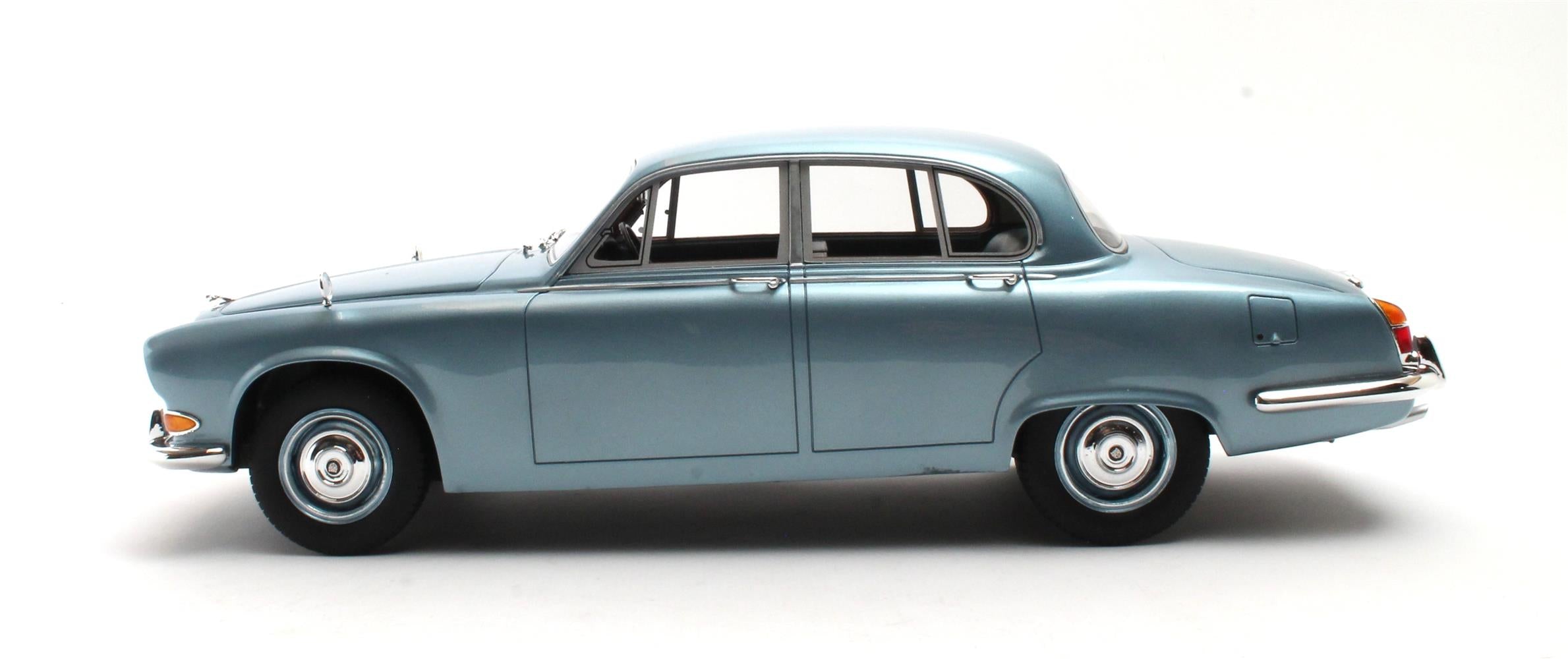 CULT 1:18 Scale 1966-69 Jaguar 420 - Silver Blue Metallic  - CML289-3