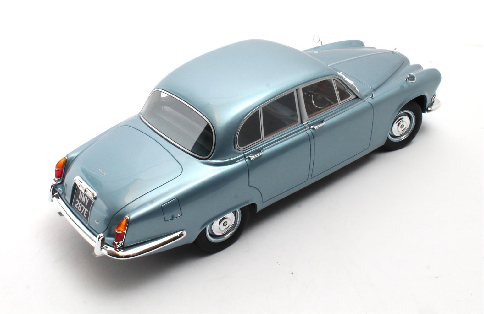 CULT 1:18 Scale 1966-69 Jaguar 420 - Silver Blue Metallic  - CML289-3