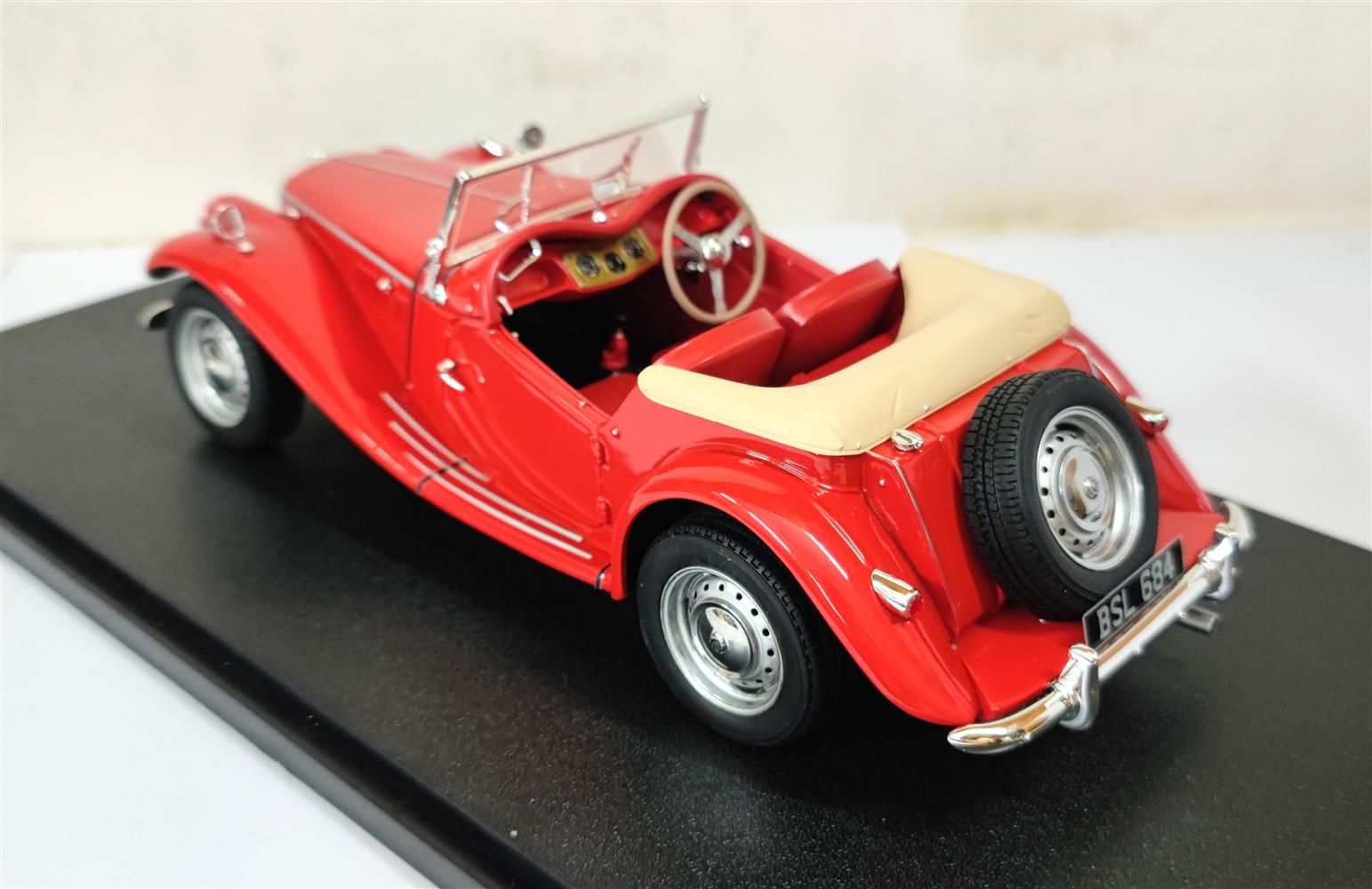 CULT 1:18 Scale 1953 to 1955 MG TF, Red - CML208-1