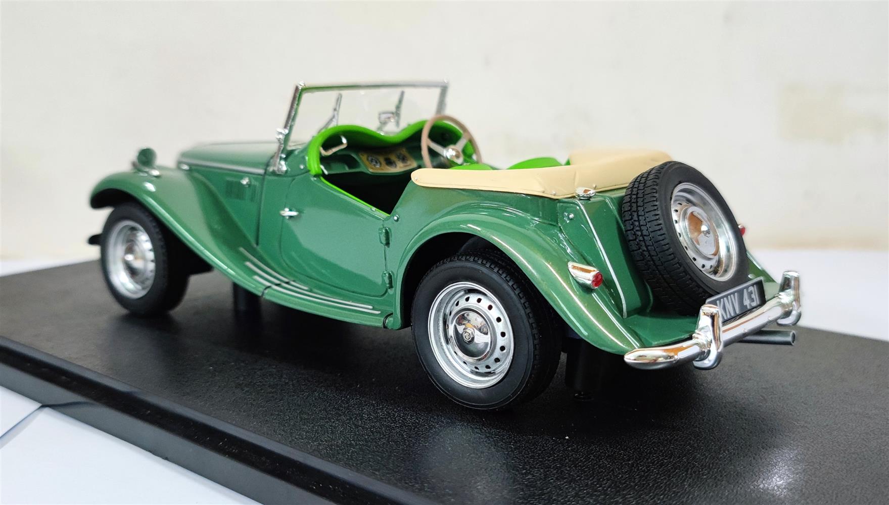 CULT 1:18 Scale 1953 to 1955 MG TF, Green - CML208-2