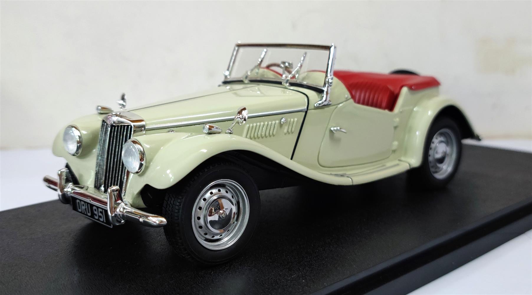 CULT 1:18 Scale 1953 to 1955 MG TF, White - CML208-3