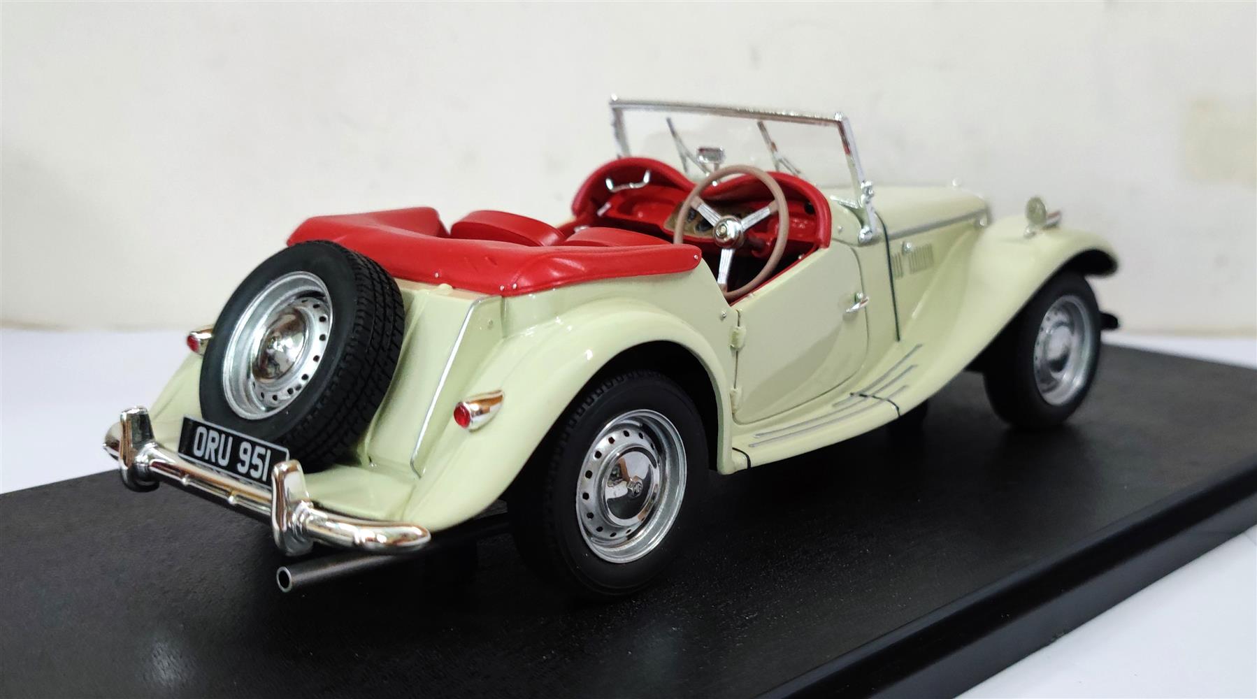CULT 1:18 Scale 1953 to 1955 MG TF, White - CML208-3