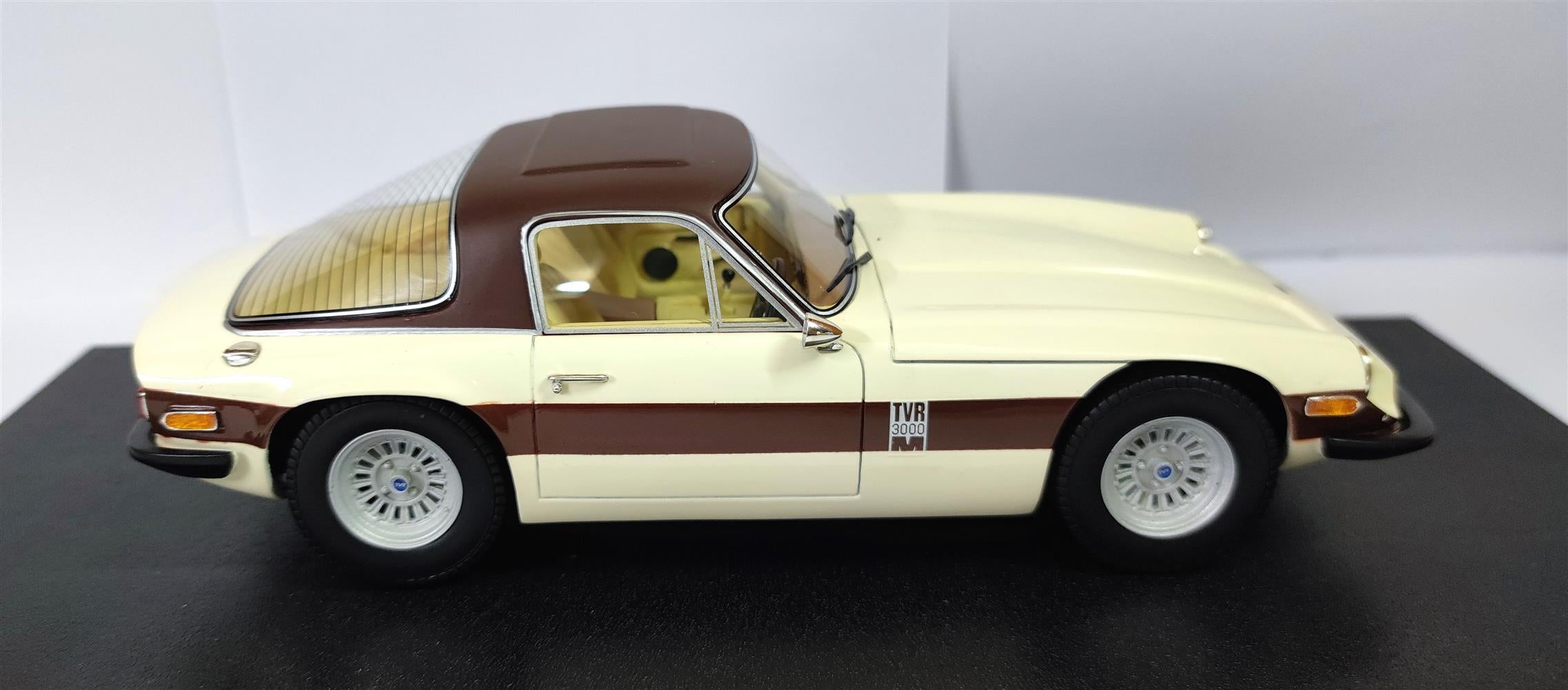 CULT 1:18 Scale 1972 to 1976 TVR 3000M, Creme - CML226-3