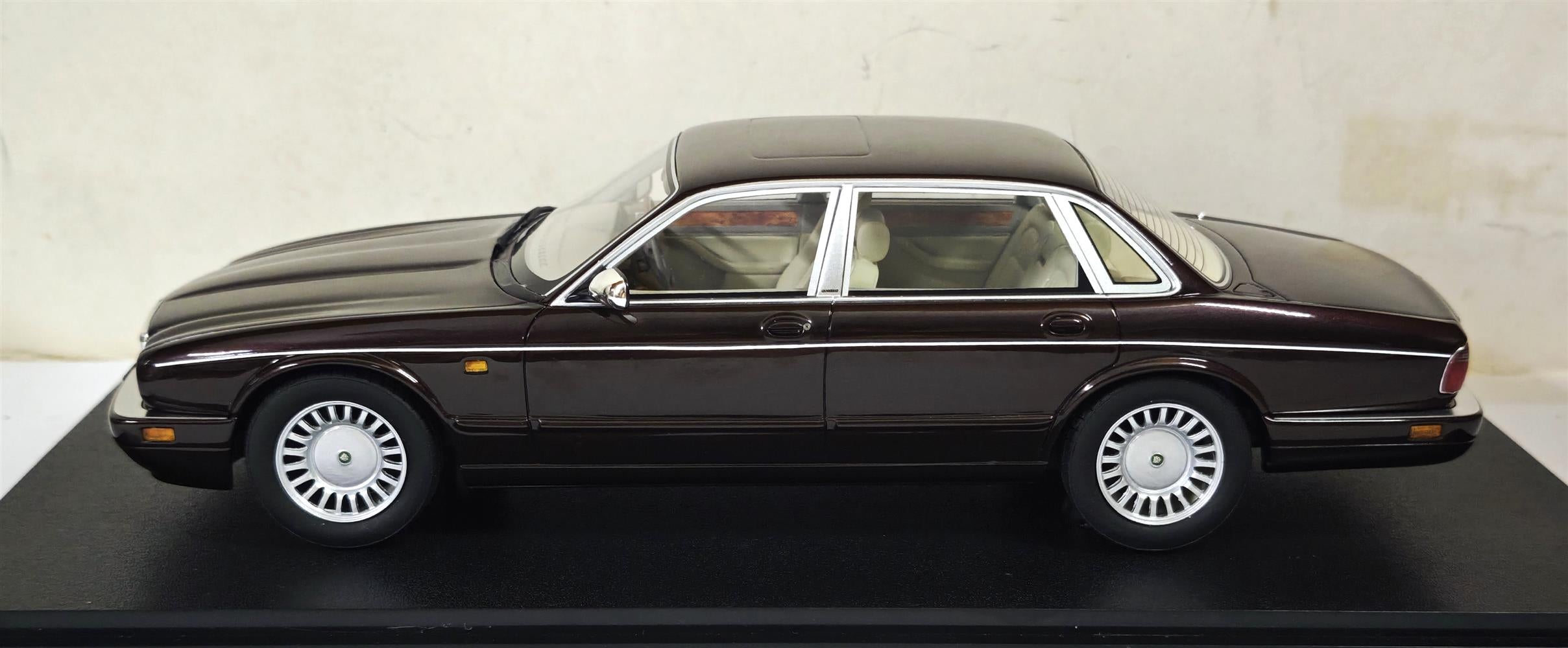 CULT 1:18 Scale 1994-97 Jaguar XJ12 Sovereign, Red  - CML323-2
