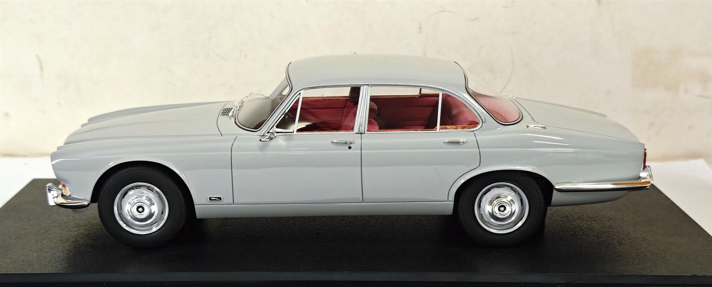 CULT 1:18 Scale 1968 Jaguar XJ6 4.2, Warwick Grey  - CML332-2