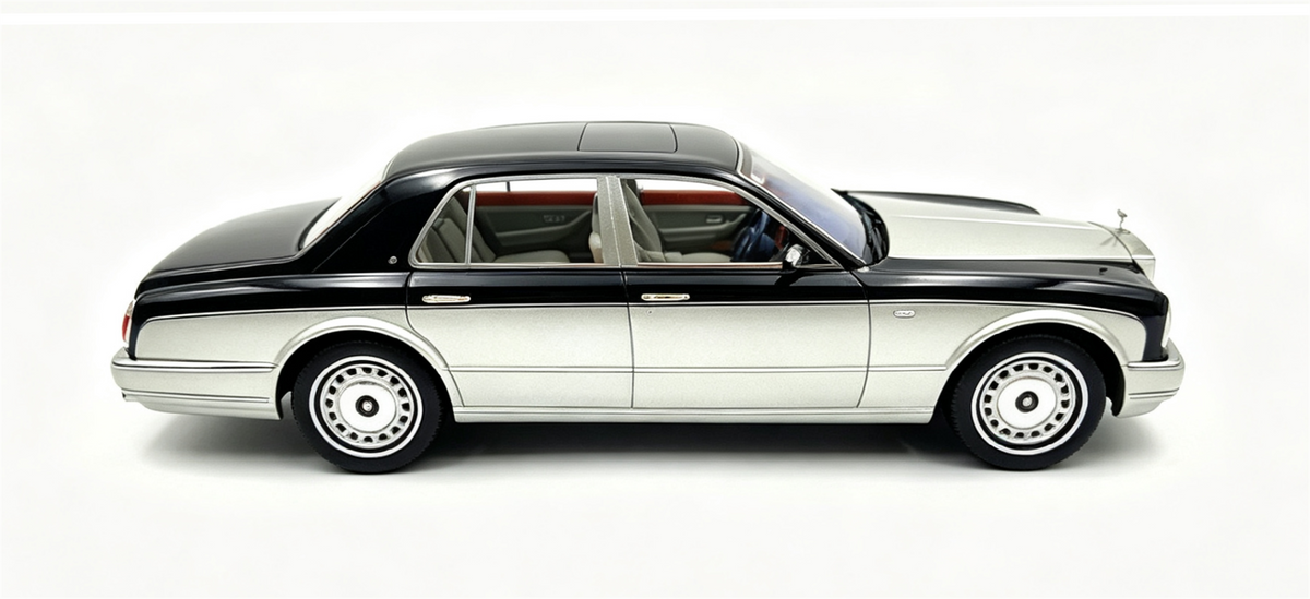 CULT 1:18 Scale Resin - 1998 Rolls Royce Silver Seraph, Black/Silver - CML199-1