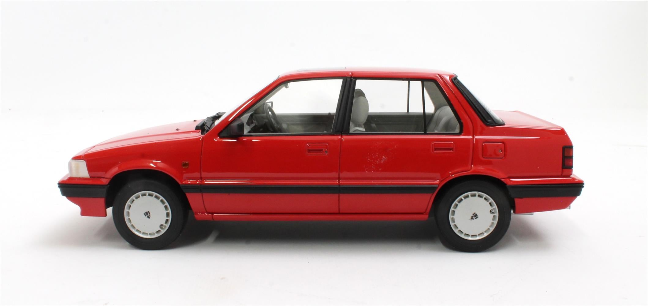 CULT 1:18 Scale - 1986 Rover 216s (SD3) - Targa Red - CML296-2
