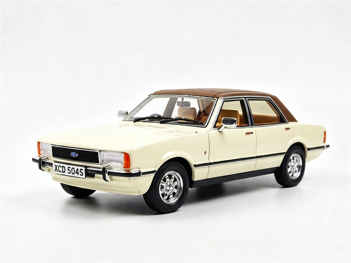 CULT 1:18 Scale Resin - 1976-1979 Ford Cortina MKIV Ghia, UK EXCLUSIVE - Diamond White - CML321-2