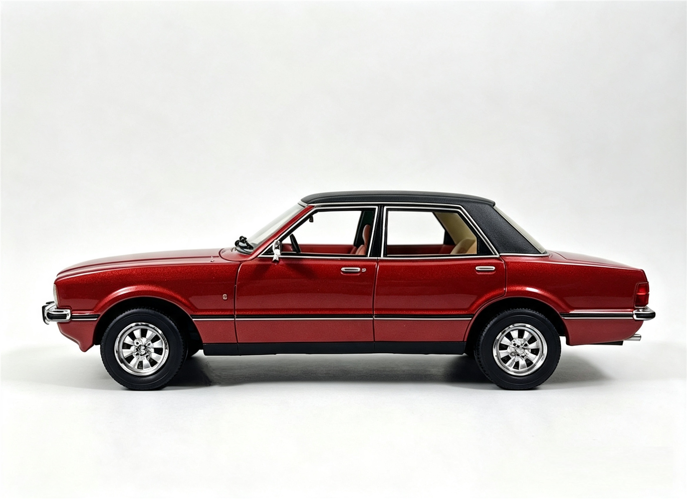 CULT 1:18 Scale Resin - 1976-1979 Ford Cortina MKIV Ghia, Jupiter Red - UK EXCLUSIVE - CML321-3
