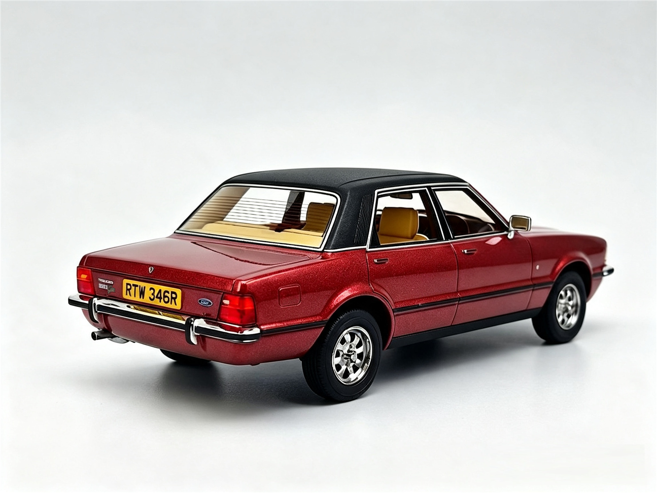 CULT 1:18 Scale Resin - 1976-1979 Ford Cortina MKIV Ghia, Jupiter Red - UK EXCLUSIVE - CML321-3