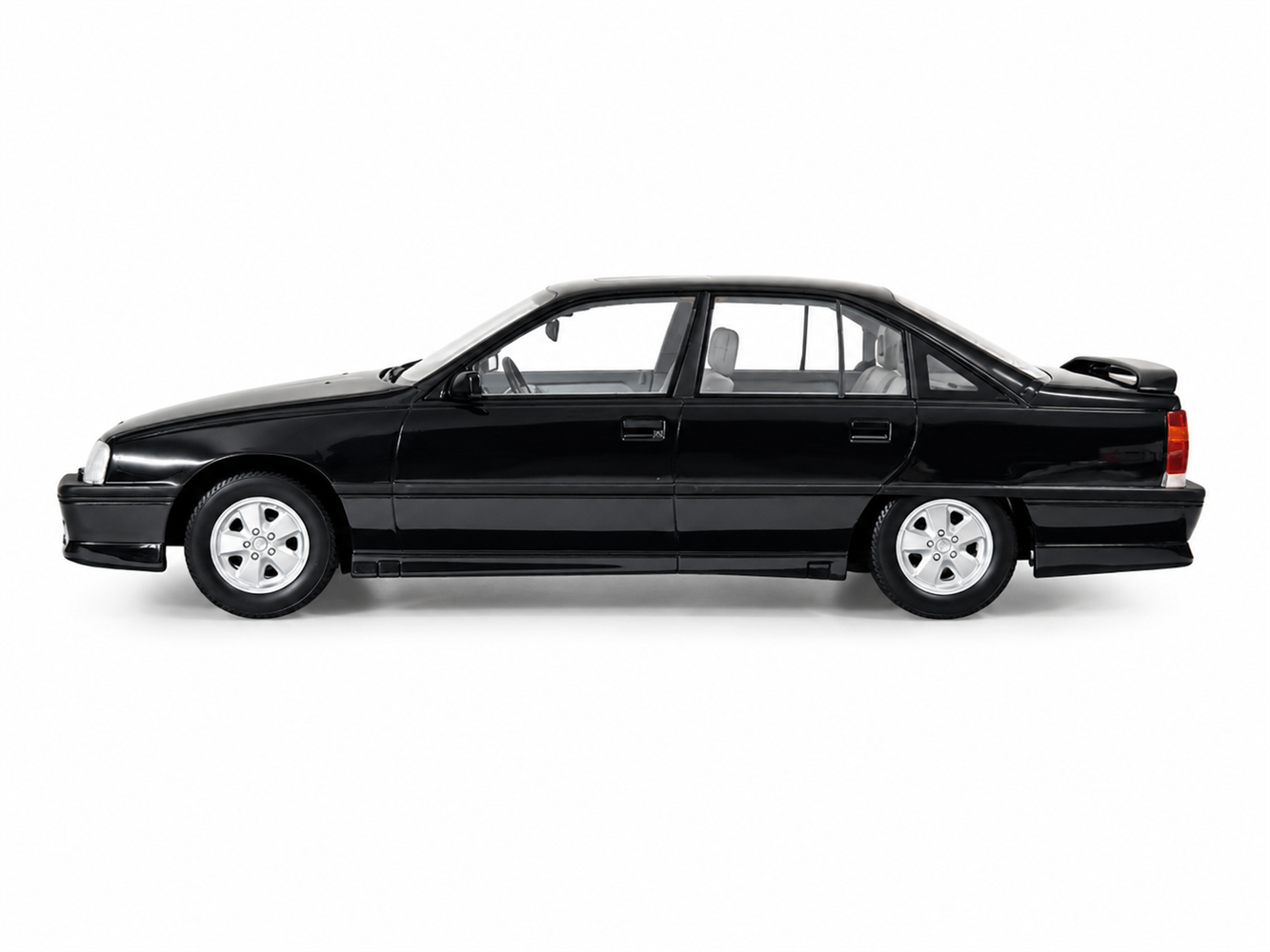 CULT 1:18 Scale - 1987-1994 Opel Omega 3000 - Nova Black - CML237-3