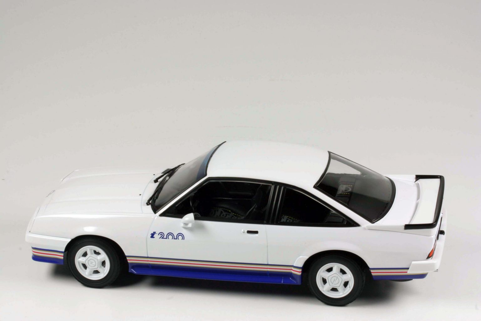 Norev 1:18 Scale Diecast - 1984 Opel Manta B i200 Rothmans - White/Blue/Red - 183300