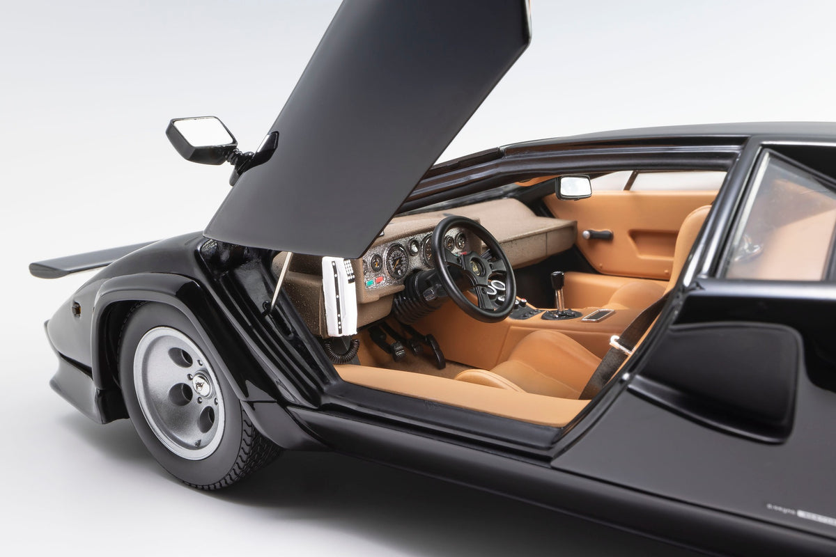 Kyosho Diecast - 1:18 Lamborghini Countach LP400S The Cannonball Run - Black - KS08320BKCR