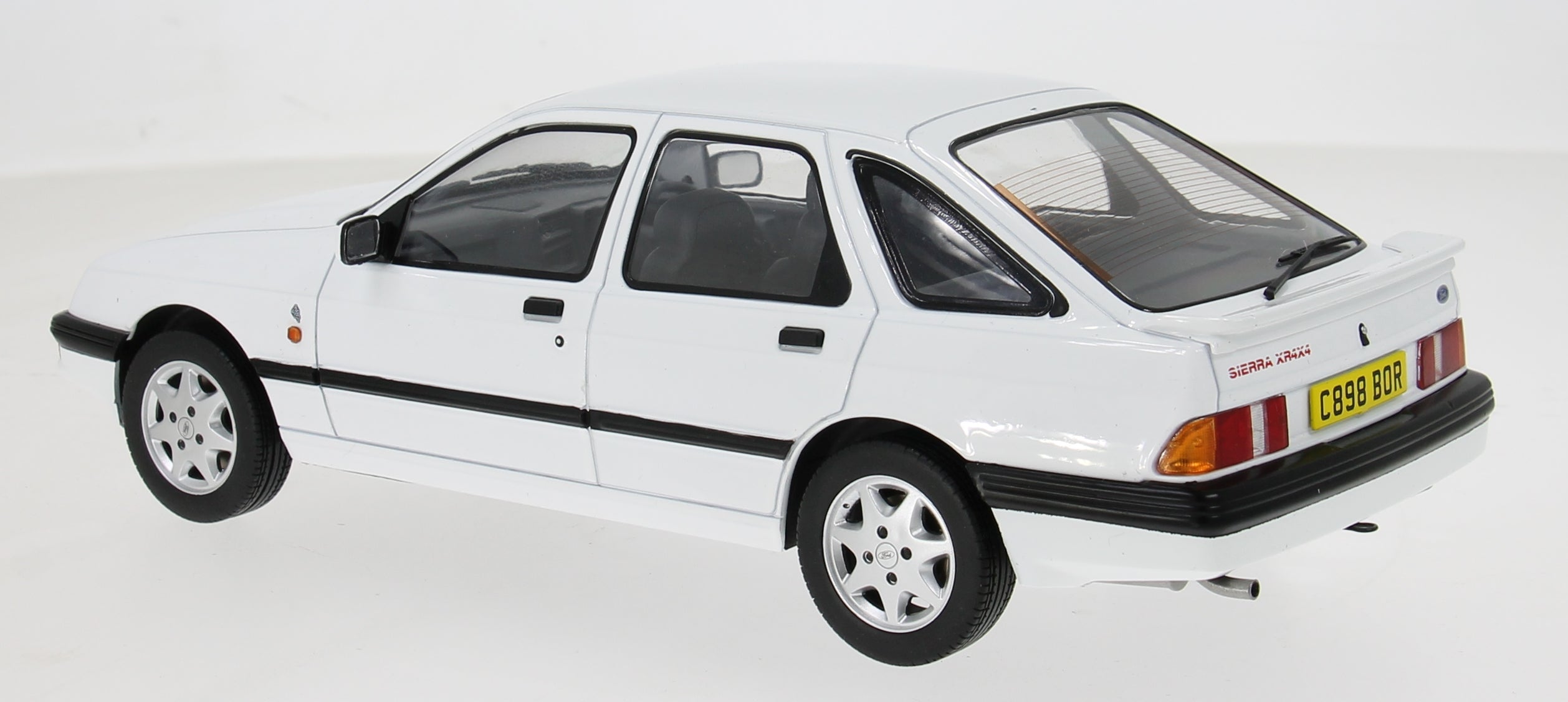 MCG 1:18 Scale Diecast - 1984 Ford Sierra XR 4x4 RHD UK Exclusive , White - MCG181096