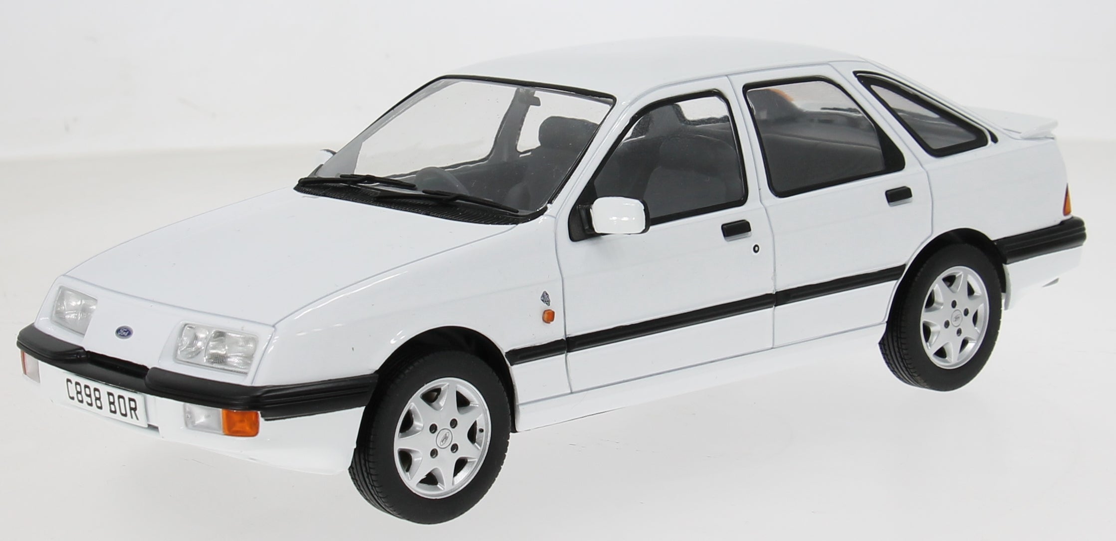 MCG 1:18 Scale Diecast - 1984 Ford Sierra XR 4x4 RHD UK Exclusive , White - MCG181096