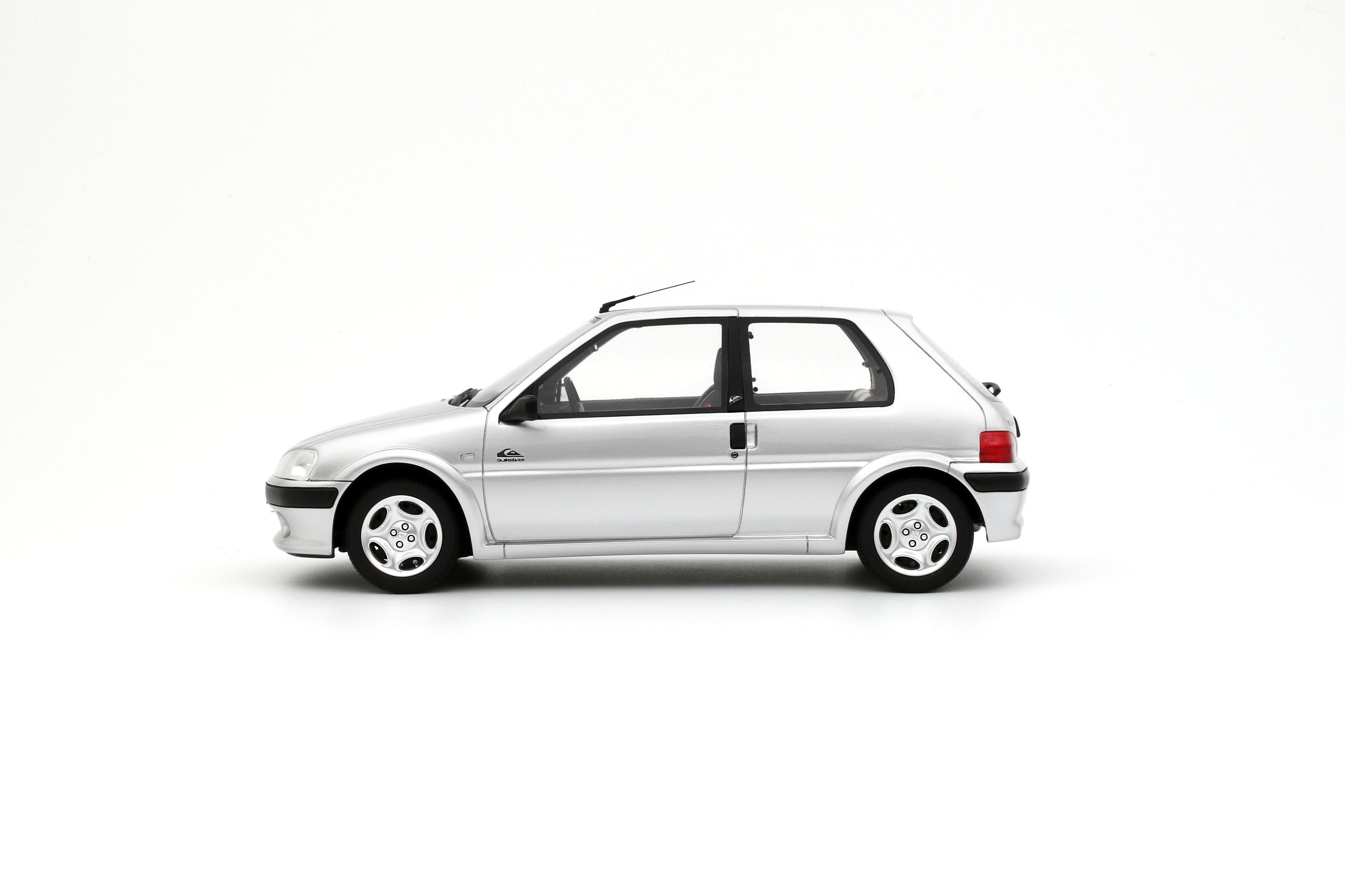 OTTO 1:18 Scale Resin - 2000 PEUGEOT 106 Quicksilver, GRis Quartz - OT1177