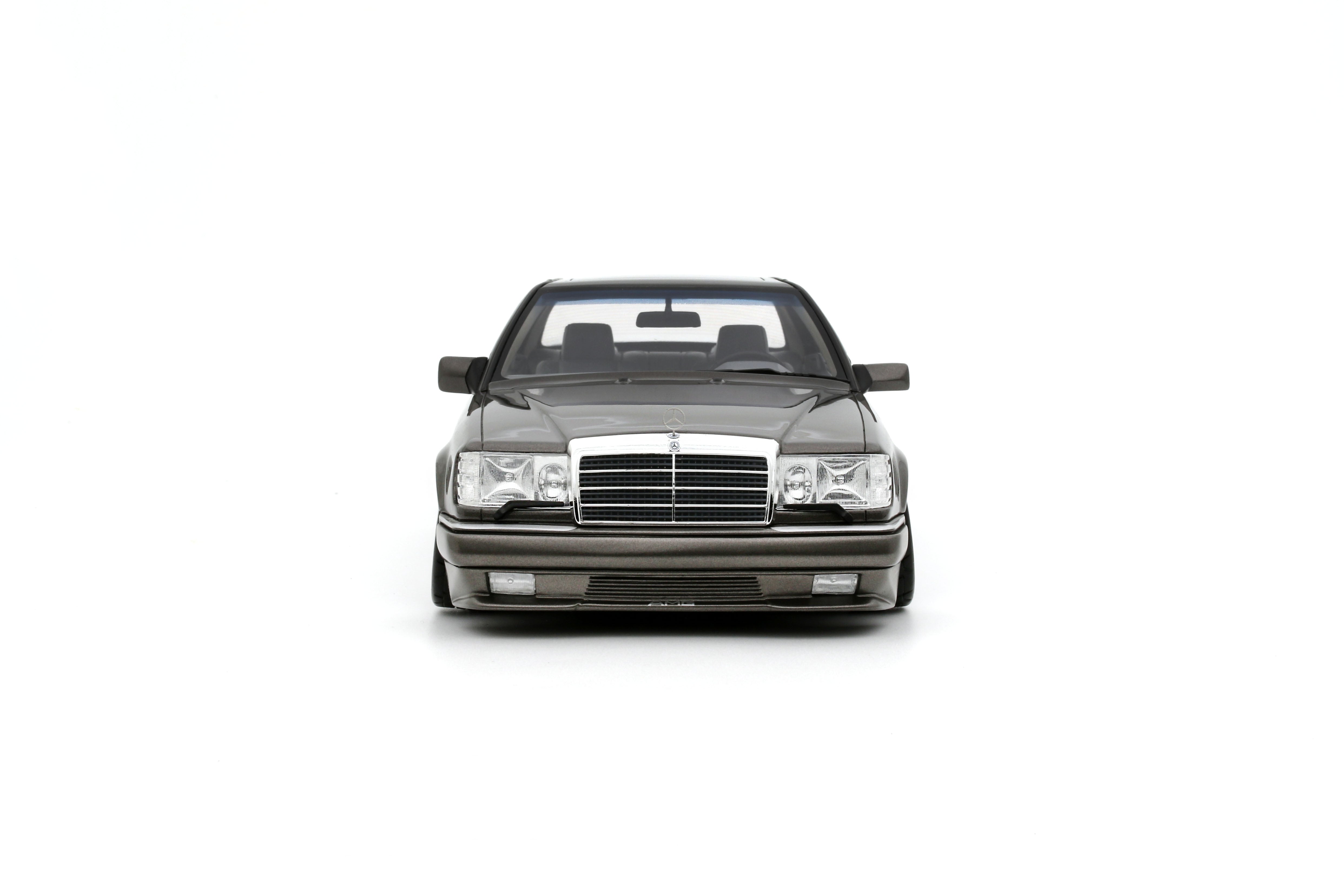 OTTO Mercedes-Benz W124 1/18 E60 AMG W124 AMG E500 Group MCG18341 »