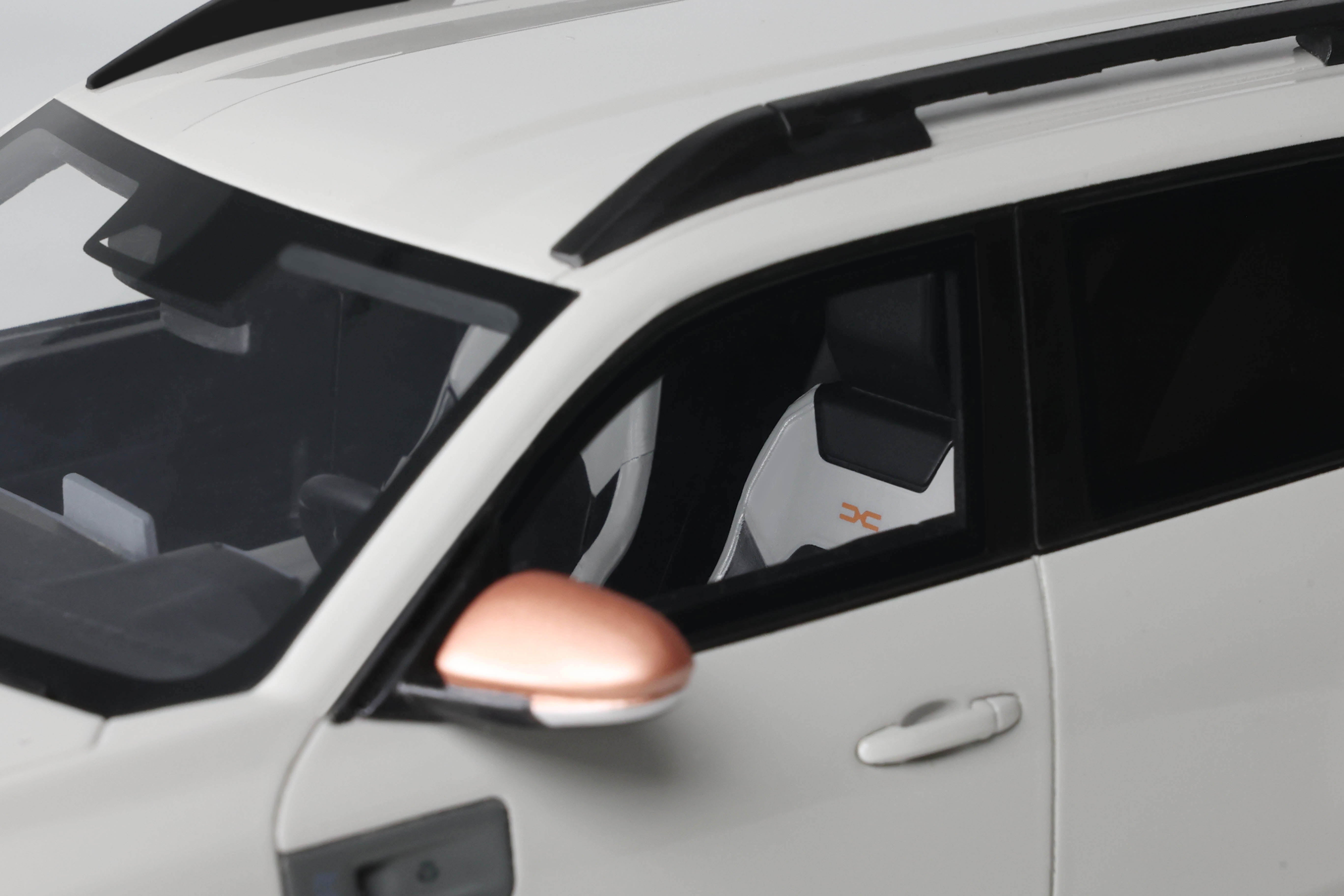 OTTO 1:18 Scale Resin - 2024 Dacia Duster Extreme TCE 130 4x4, Beige Sandstone - OT1258
