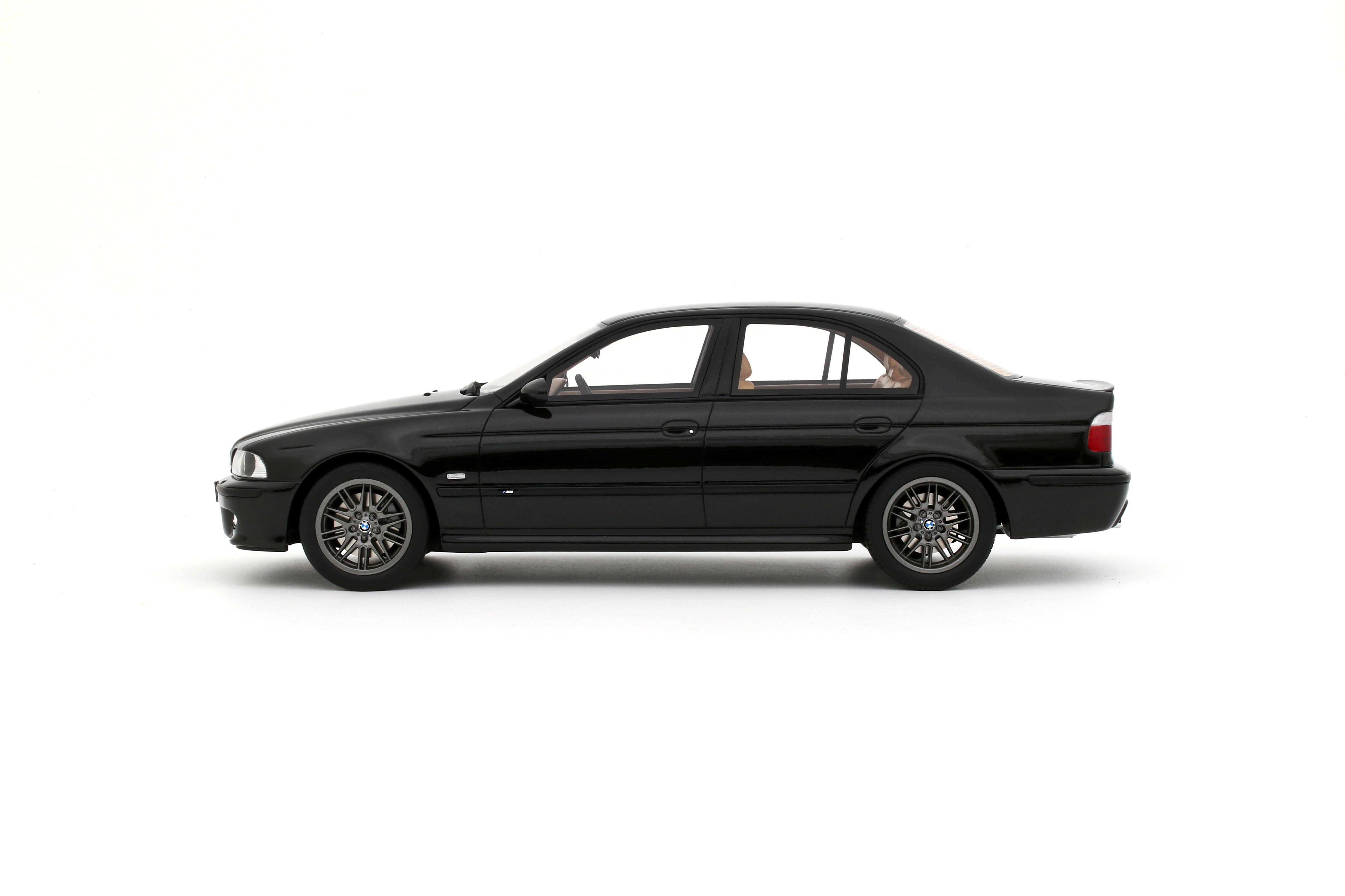 OTTO 1:18 Scale Resin Car - 2000 BMW E39 M5, BLACK SAPHIRE METALLIC 475 - OT1338