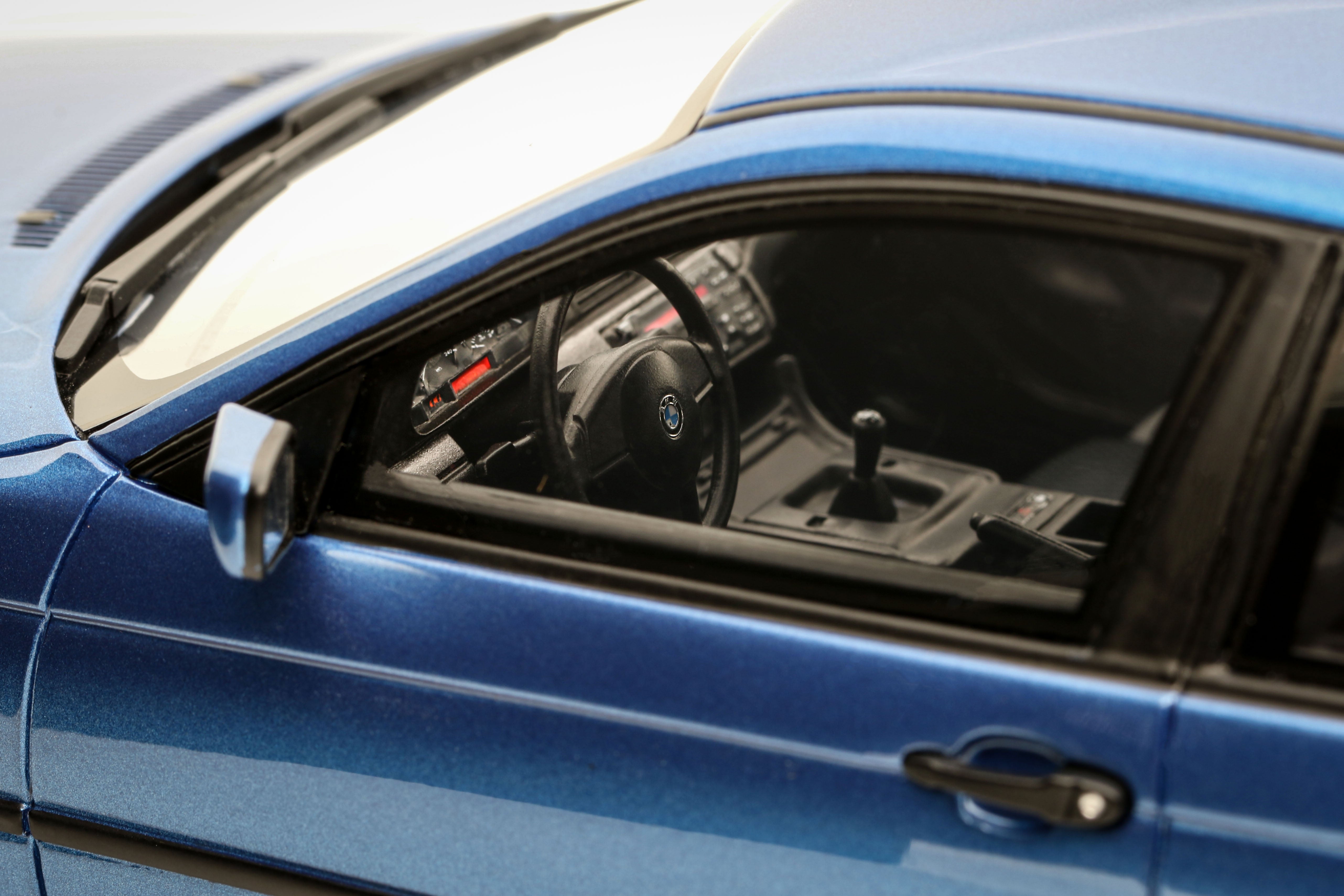 OTTO 1:18 Scale Resin - 2002 BMW 318Ti Compact - Estoril Blue - OT462