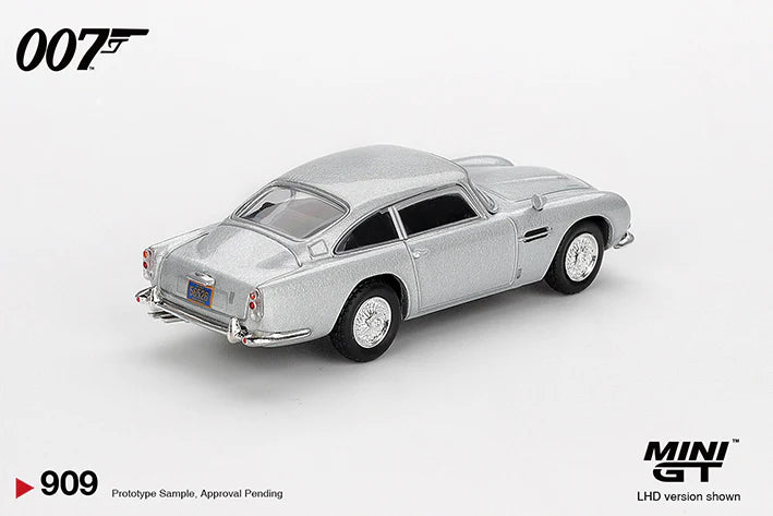 Mini GT 1:64 Aston Martin DB5 James Bond 007 Casino Royale, English LHD - BLISTER PACKAGING - MGT00909-007E