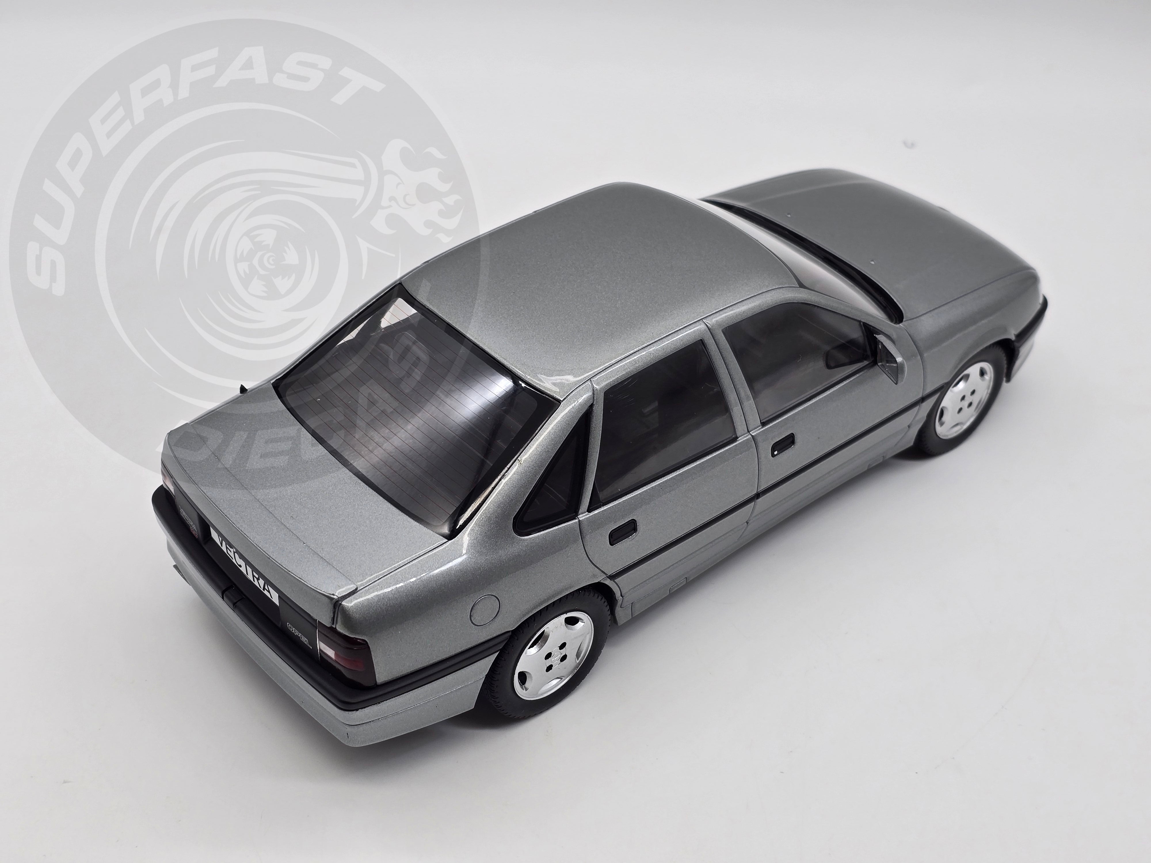 MCG 1:18 Scale Diecast - Opel Vectra A 2000, LHD, Grey - MCG18462