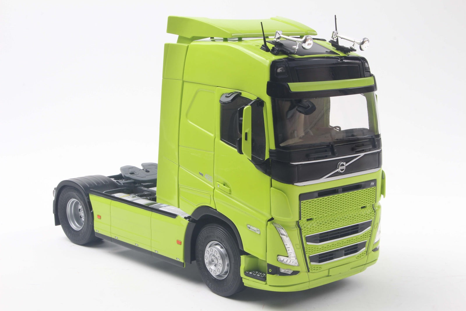 Solido 1:24 Diecast - 2023 Volvo Trucks FH Gobetrotter XL Neon Green - S2400107