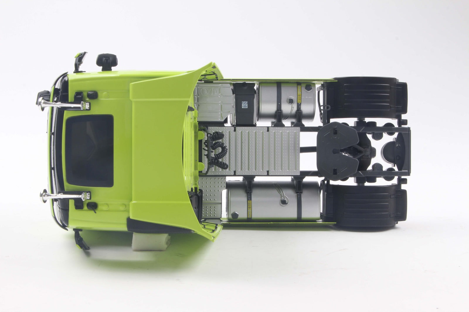 Solido 1:24 Diecast - 2023 Volvo Trucks FH Gobetrotter XL Neon Green - S2400107