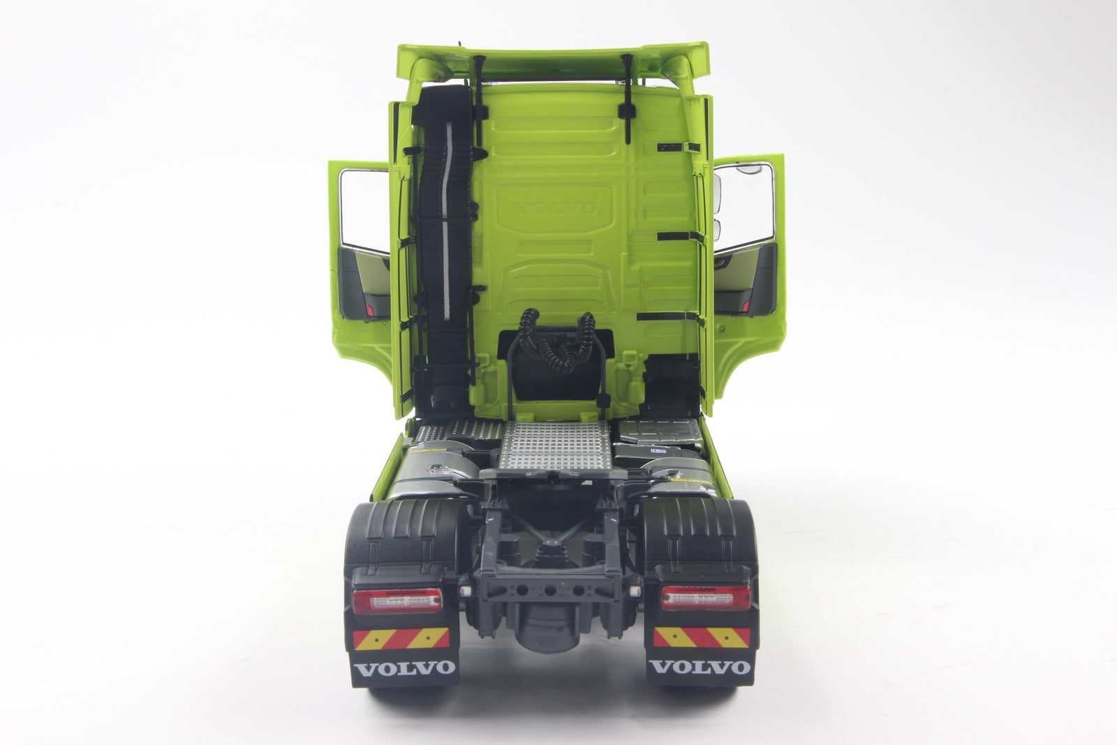 Solido 1:24 Diecast - 2023 Volvo Trucks FH Gobetrotter XL Neon Green - S2400107