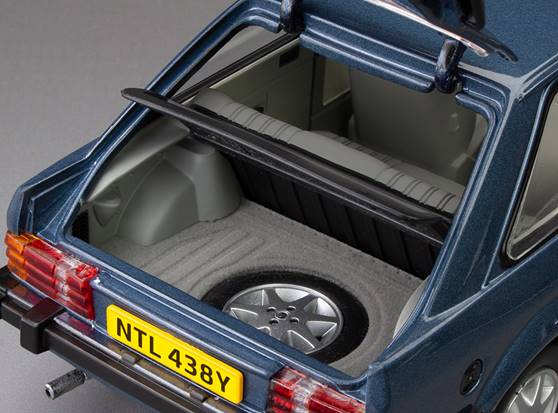 SUNSTAR 1:18 Scale - 1981 Ford Escort Mk3 RS1600i, Caspian Blue - RHD UK EXCLUSIVE - 360 Pieces