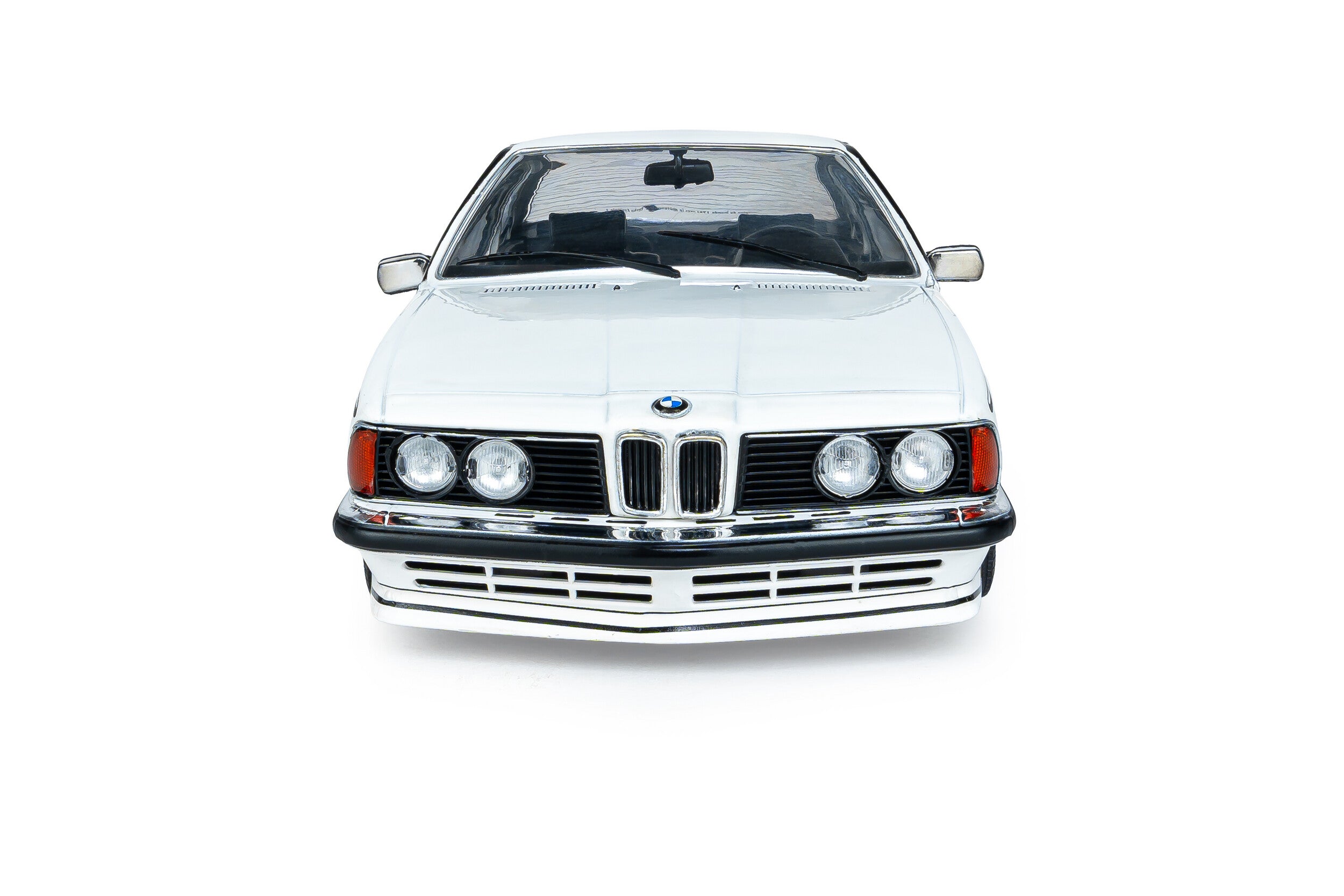 SOLIDO 1:18 Scale Diecast - 1984 BMW 635 CSi, White - S1810304