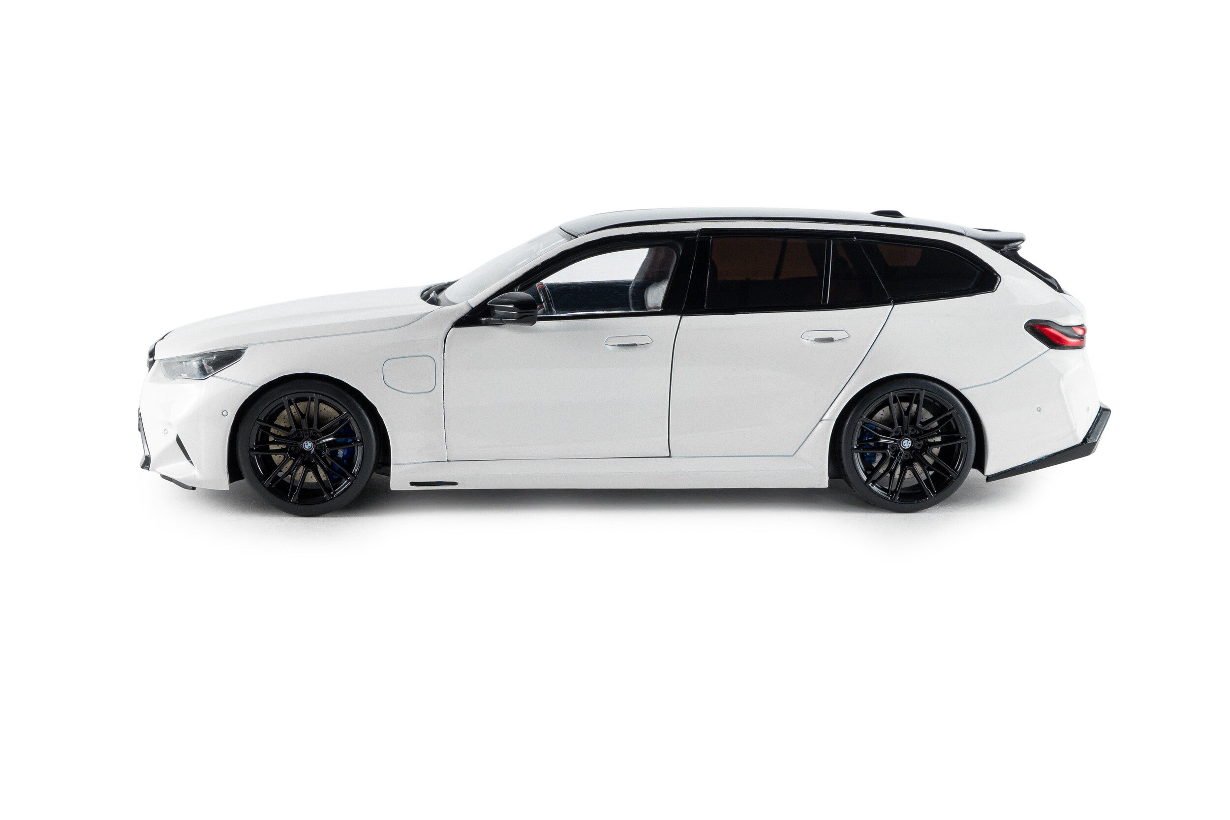 SOLIDO 1:18 Scale - 2025 BMW M5 Touring, Solid White - S1814802