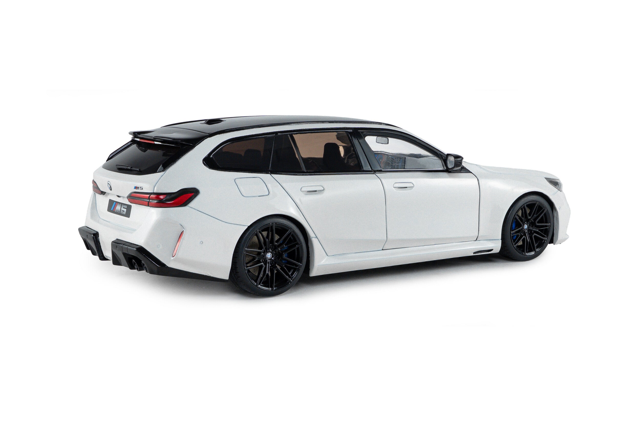 SOLIDO 1:18 Scale - 2025 BMW M5 Touring, Solid White - S1814802